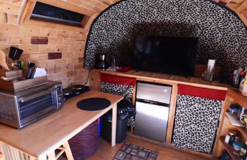 Travis County House | Tranquil Glamping Retreat Near Town with Spa & Breakfast