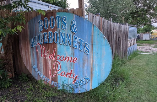 Travis County House | Tranquil Glamping Retreat Near Town with Spa & Breakfast