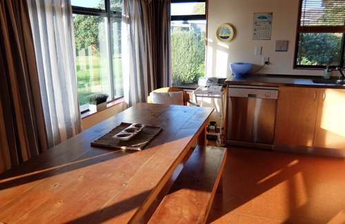 Matarangi House | Top-Rated Relaxing Reserve Retreat with Oceanfront Pool