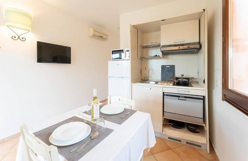 Aglientu Apartment | Beautiful Residence Baia dei Mirti with Pool & Pet Friendly