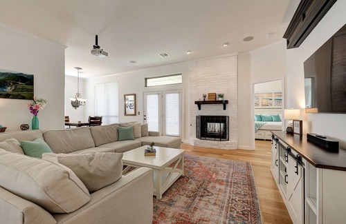 Norman House | Relaxing Retreat in Norman + community pool