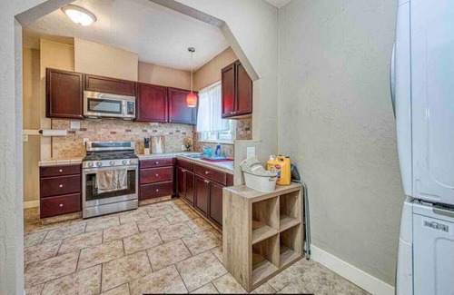 Tower District House | Stylish Bungalow with 2 King Beds & Pet-Friendly Amenities