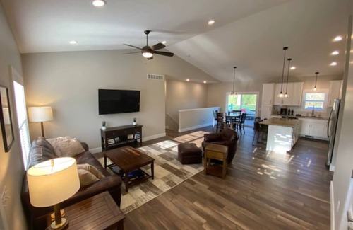 South Bend House | Top-Rated 5 Star Hotel in The Oaks with Spa & Breakfast