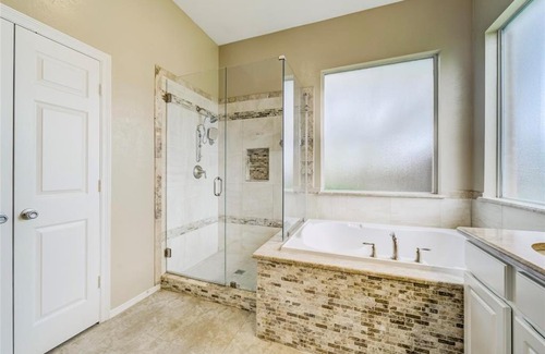 Prosper House | Tranquil Retreat with Family and Pet-Friendly Amenities
