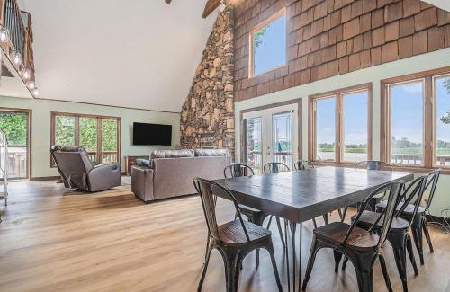 Pottawattamie County House | Relaxing River Cabin!