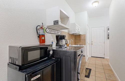 New Braunfels House | Relaxing riverfront property with a main home and lodge