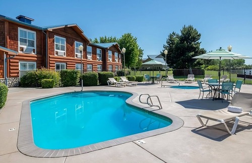 Boardman House | Tranquil Riverfront Retreat with Pool and Kitchenette