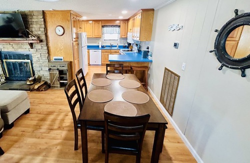 Arley House | Serene Rock Creek Cottage on Smith Lake with Pool & Views