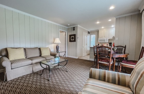 Napa Condo | Romantic 1 Bedroom Condo with Pool in Wine Country