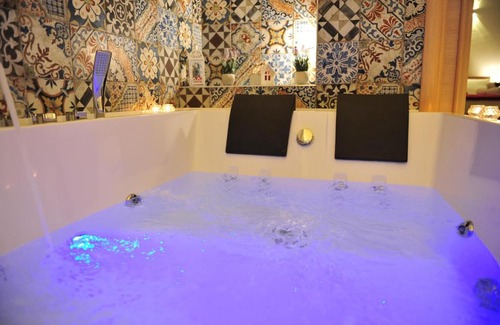 Centro Storico House | Serene Oceanfront Rooms with Hot Tub & 9.8 Review Score