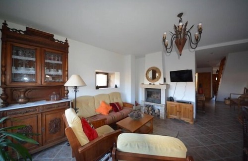 Molinos de Duero Cottage | Charming Rural House Caminos de Machado with River Views