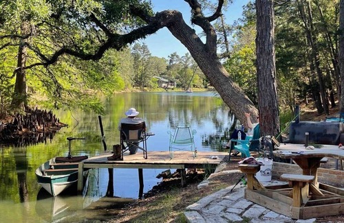 La Grange Cabin | Serene Rustic Cabin on the Lake – Guest Rated 9.8/10