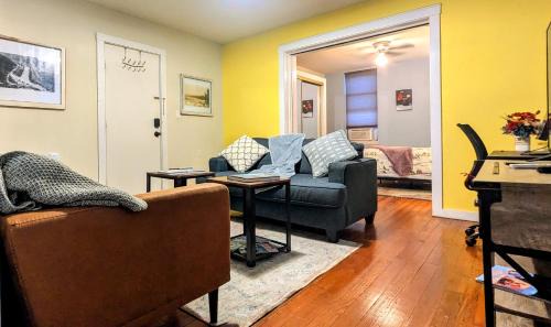 Cumberland House | Cozy Flat at Hambright's Alley! Perfect for Cyclists!