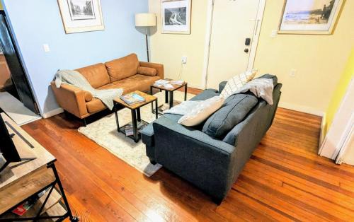 Cumberland House | Cozy Flat at Hambright's Alley! Perfect for Cyclists!