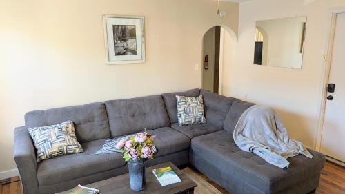 Cumberland House | Charming Flat at Hambright's Alley - Steps to Downtown