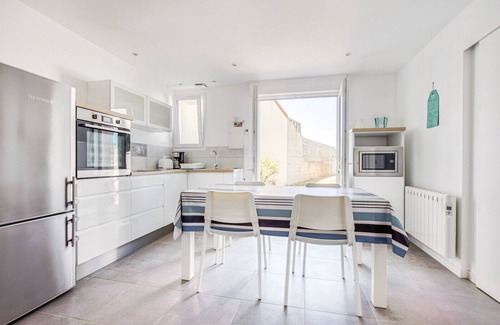 Bretignolles-sur-Mer Ski Chalet | Idyllic Oceanfront Retreat in Bretignolles for 4 Guests