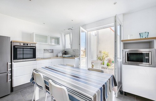 Bretignolles-sur-Mer Ski Chalet | Idyllic Oceanfront Retreat in Bretignolles for 4 Guests