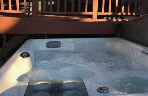 Findlay Ski Chalet | Tranquil 2-Bedroom Escape with Private Hot Tub & Ocean Views