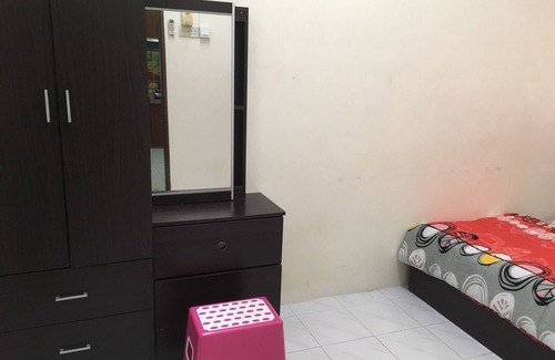 Bayan Lepas House | Serene Bayfront Retreat at Bayan Homestay with Spa & Pool