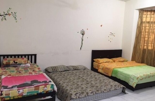 Bayan Lepas House | Serene Bayfront Retreat at Bayan Homestay with Spa & Pool