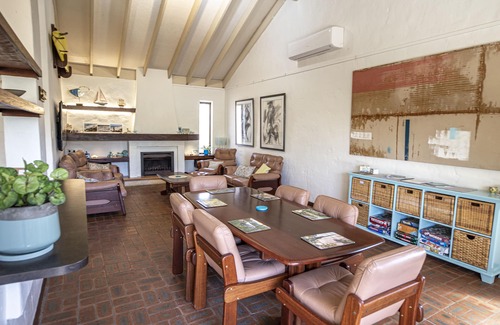 Yanchep House | Idyllic Oceanfront Retreat - Family & Pet Friendly Stays