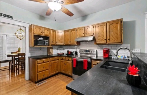 Highland Park House | Tranquil Southern Comfort Retreat Near Downtown Attractions