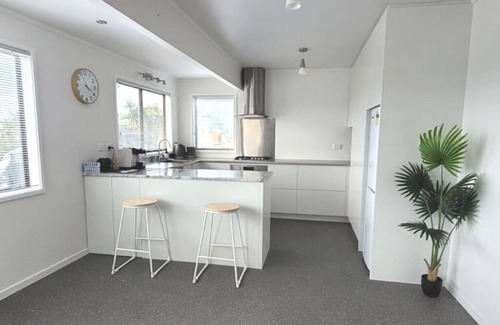 Snells Beach House | Idyllic Retreat with Ocean View and Family-Friendly Amenities