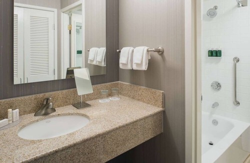Bridle Trails Resort | Relaxing Getaway Near Seattle Aquarium with Indoor Pool