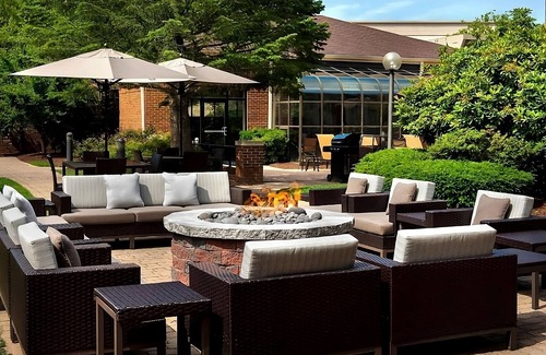 Middletown Apartment | Pet-Friendly Retreat with Pools and Family Amenities