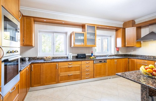 Correeira Villa | Spacious Villa with Private Pool & Ocean Views, Rated 9.4
