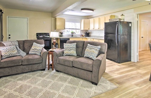 Tomball House | Relaxing Tomball Retreat: Walk to Main Street