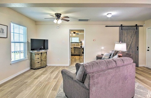 Tomball House | Relaxing Tomball Retreat: Walk to Main Street