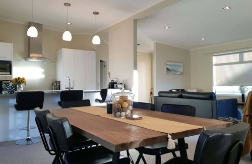 New Plymouth House | Discover Buller Prime: Oceanfront Escape with Breakfast