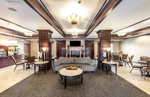 Mineral Wells Hotel | Relaxing Unit at Red Lion Inn & Suites Mineral Wells! FREE Breakfast & Parking!