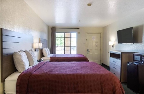 San Antonio Hotel | Relaxing Unit Near SeaWorld and Six Flags + Free Parking