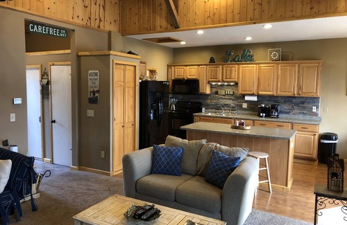 Waterford House | Serene Waterfront Retreat on Elm Island with Great Fishing