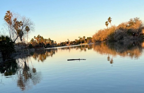 Los Fresnos House | Relaxing waterfront retreat close to the beach, SpaceX and Mexico!