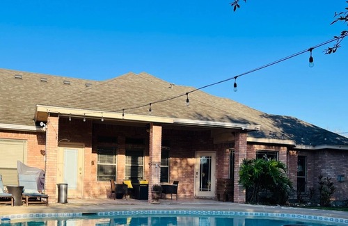 Los Fresnos House | Relaxing waterfront retreat close to the beach, SpaceX and Mexico!