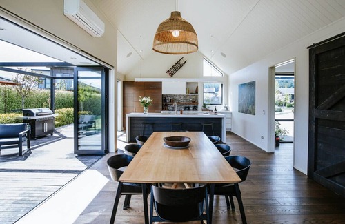 Wanaka House | Beautiful Black Peak View - Family-Friendly & Breakfast Included