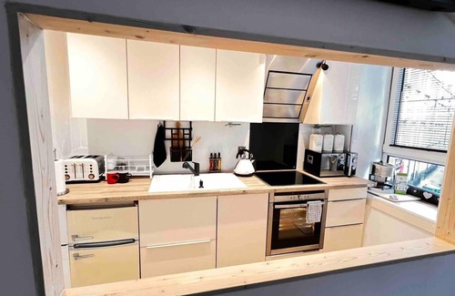 Dundee Apartment | Inviting 1-Bed Apartment with Kitchen in Dundee