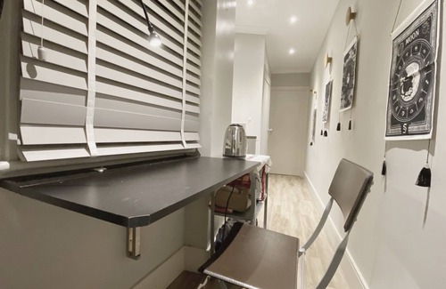 Vincent Square Apartment | Inviting 1-Bed Studio with Kitchen in London