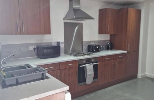 Chinatown Apartment | Inviting 2-Bed Apartment with Kitchen in Central Liverpool