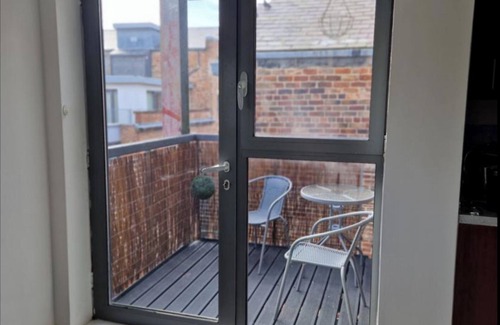 Chinatown Apartment | Inviting 2-Bed Apartment with Kitchen in Central Liverpool