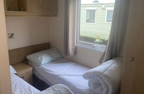Mappleton House | Remarkable 2-Bed Villa caravan in Driffield