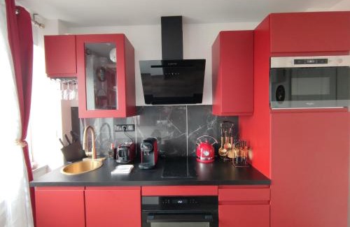 Le Kremlin-Bicetre Apartment | Inviting 1-Bed Apartment with Air Conditioning in Paris