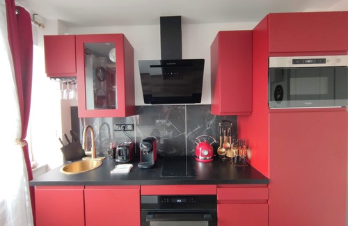 Le Kremlin-Bicetre Apartment | Inviting 1-Bed Apartment with Kitchen Near Paris