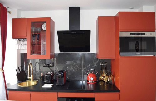 Le Kremlin-Bicetre Apartment | Inviting 1-Bed Apartment with Kitchen Near Paris
