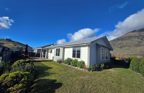 Lake Hayes House | Remarks Retreat - Your home away from home in the magical city of Queenstown