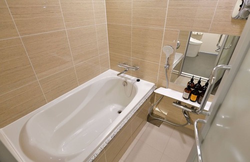 Atsugi Hotel | Eco-Friendly Retreat at Rembrandt Style Honatsugi