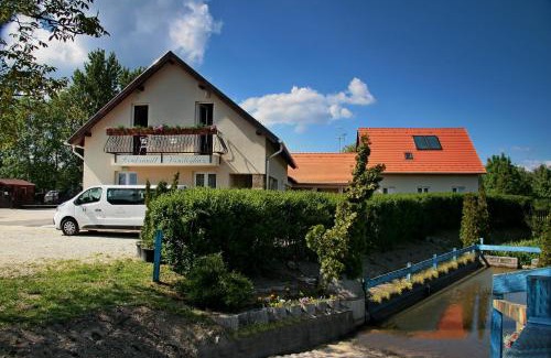 Aszar House | Discover Rembrandt Vendégház: Family-Friendly Retreat